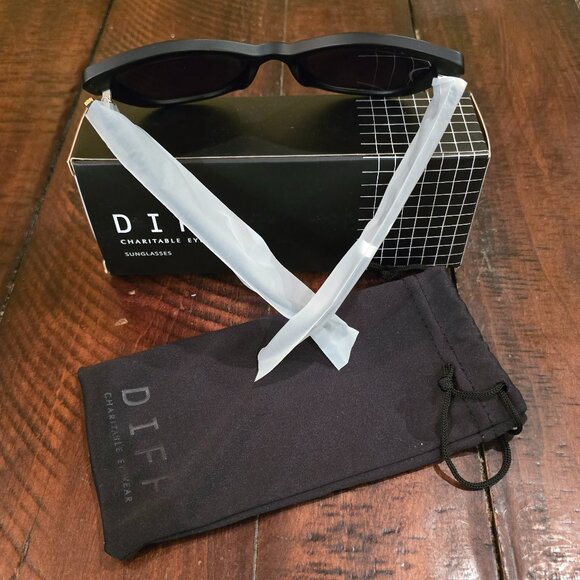 NWT - DIFF Women's Sunglasses Matte Black - Picture 2 of 6